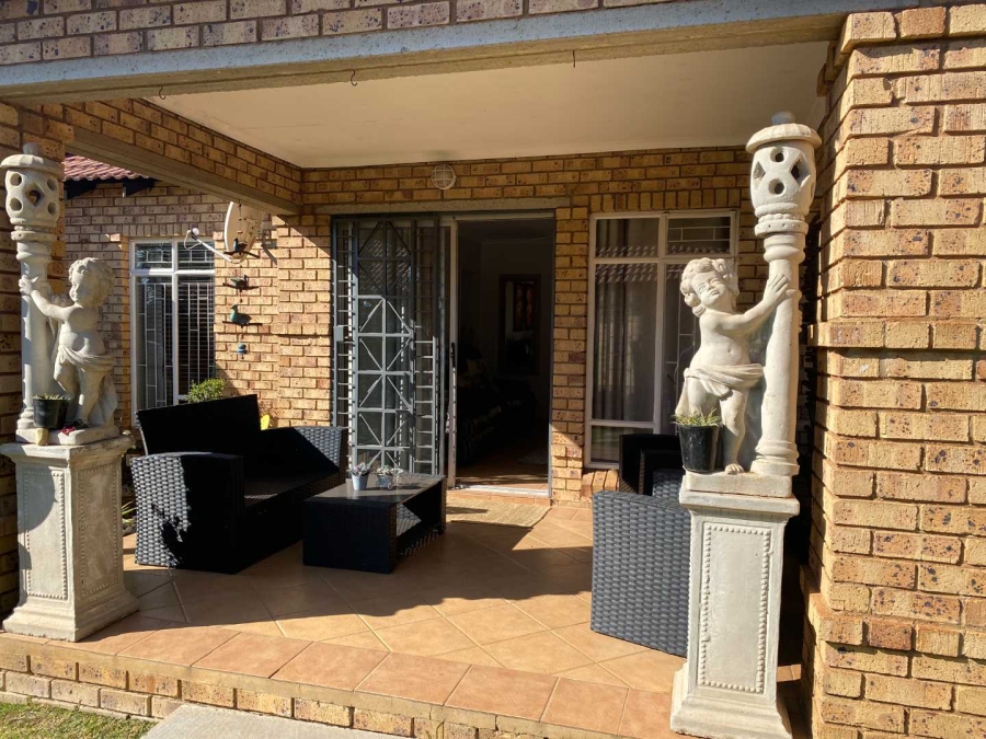 2 Bedroom Property for Sale in Moreleta Park Gauteng