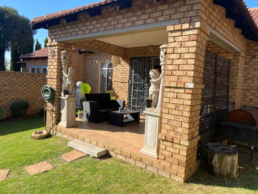 2 Bedroom Property for Sale in Moreleta Park Gauteng