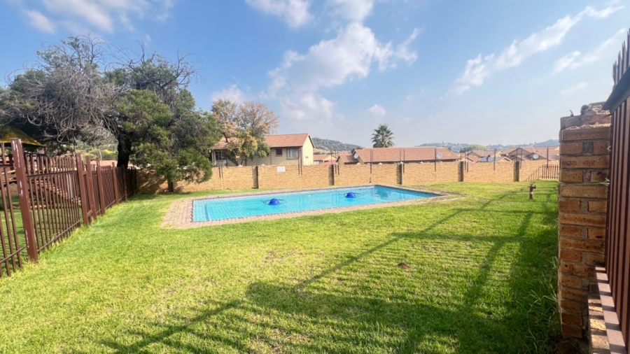 2 Bedroom Property for Sale in Meredale Gauteng