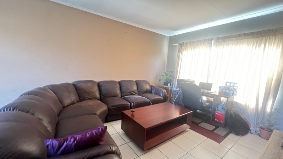 2 Bedroom Property for Sale in Meredale Gauteng