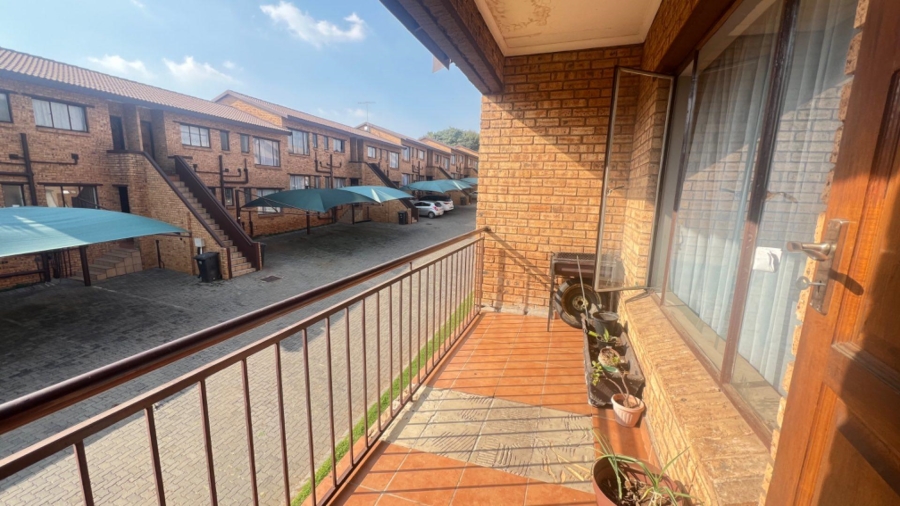 2 Bedroom Property for Sale in Meredale Gauteng