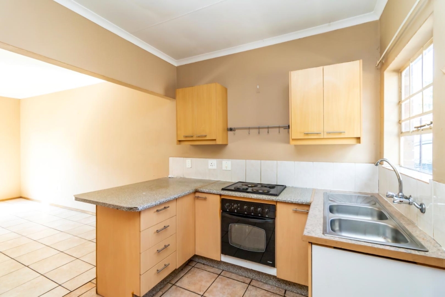 To Let 2 Bedroom Property for Rent in Weltevreden Park Gauteng