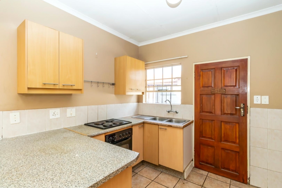 To Let 2 Bedroom Property for Rent in Weltevreden Park Gauteng
