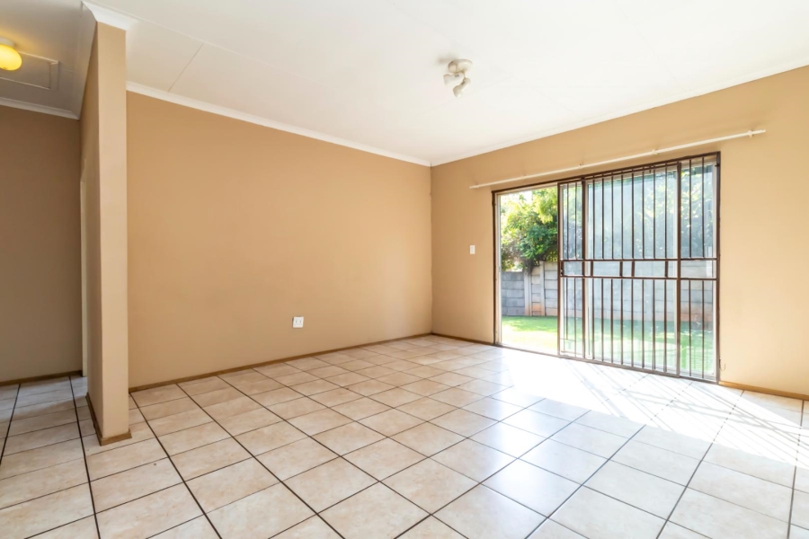 To Let 2 Bedroom Property for Rent in Weltevreden Park Gauteng
