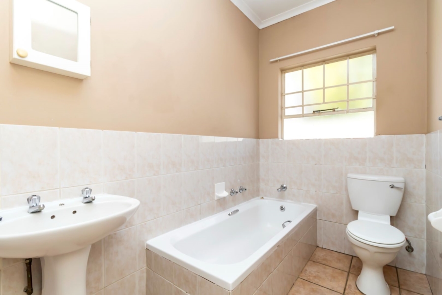 To Let 2 Bedroom Property for Rent in Weltevreden Park Gauteng