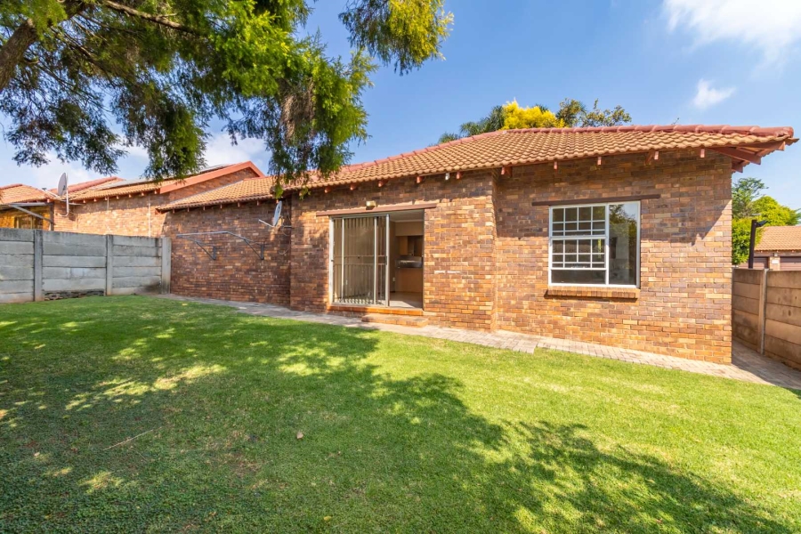 To Let 2 Bedroom Property for Rent in Weltevreden Park Gauteng