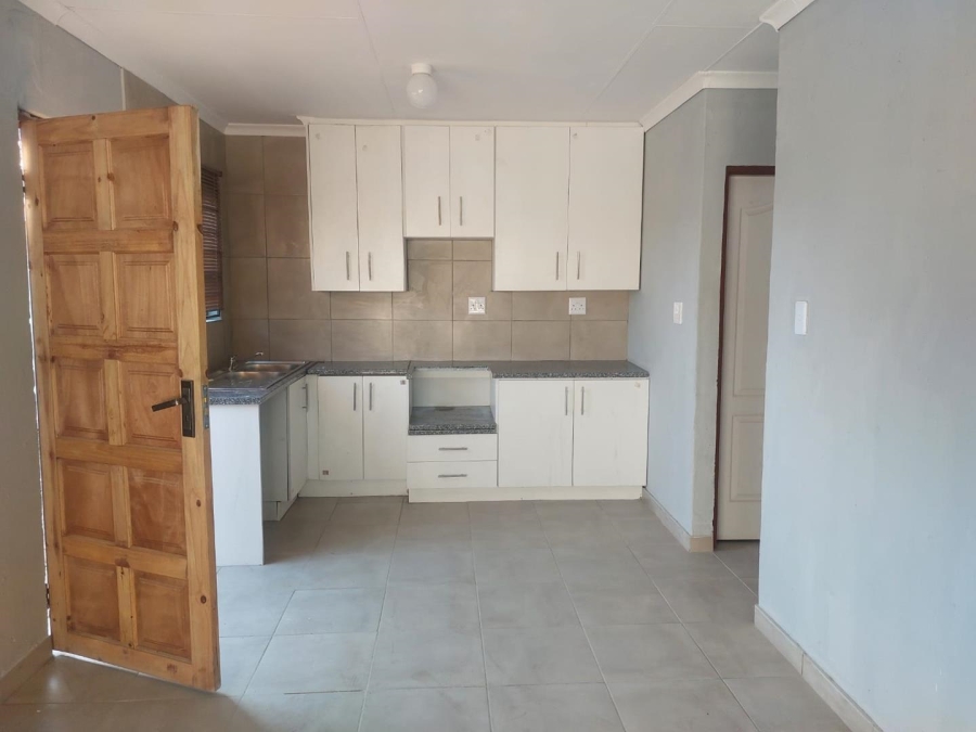 To Let 1 Bedroom Property for Rent in Brackendowns Gauteng