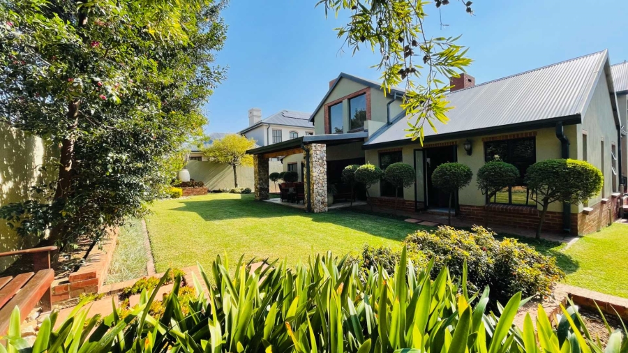 5 Bedroom Property for Sale in Rooihuiskraal Gauteng