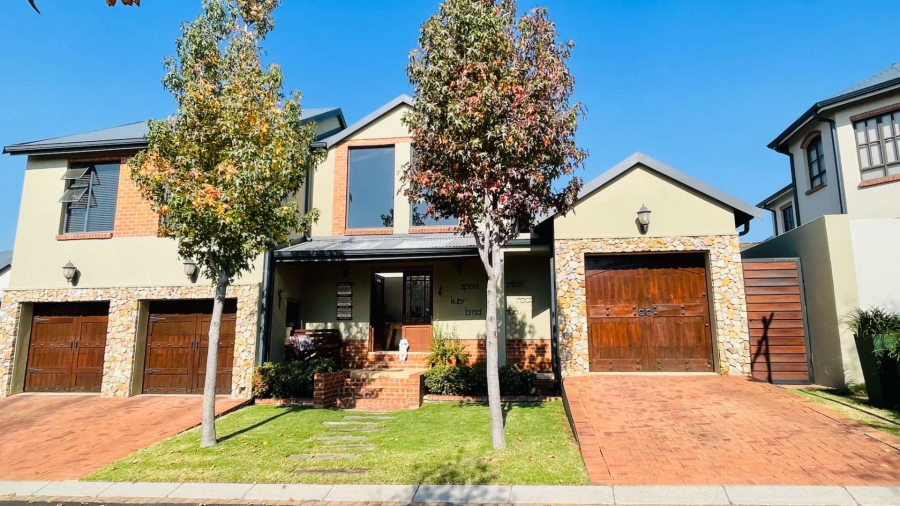 5 Bedroom Property for Sale in Rooihuiskraal Gauteng