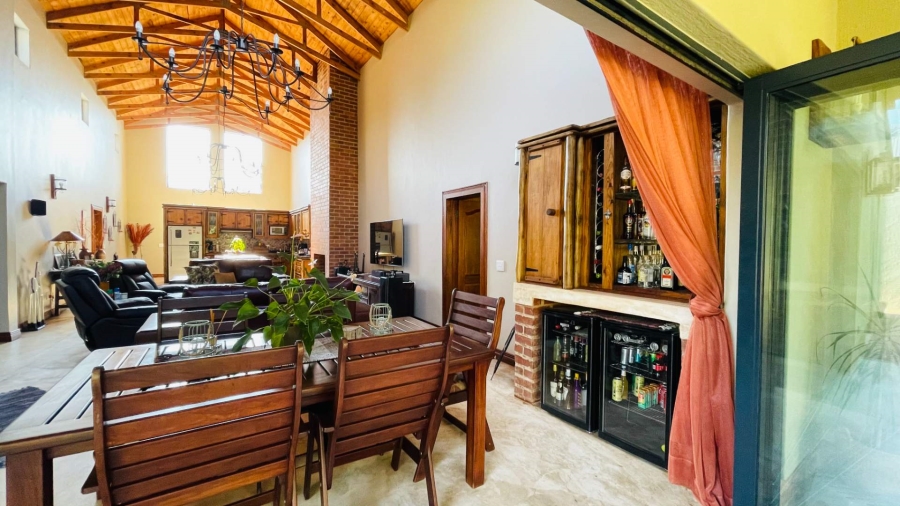 5 Bedroom Property for Sale in Rooihuiskraal Gauteng