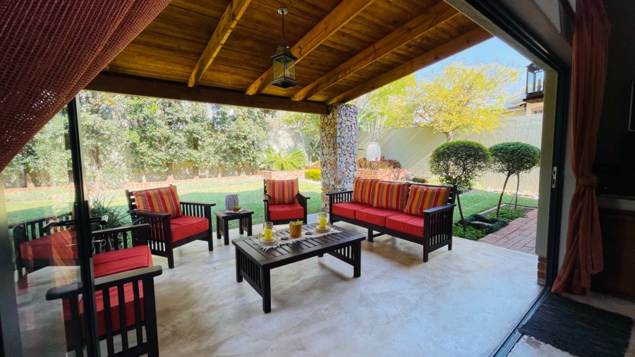 5 Bedroom Property for Sale in Rooihuiskraal Gauteng