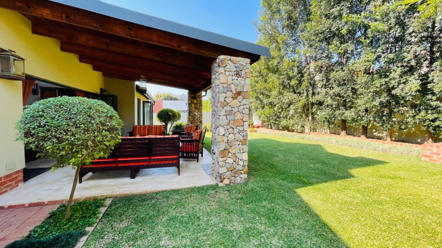 5 Bedroom Property for Sale in Rooihuiskraal Gauteng