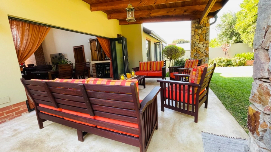 5 Bedroom Property for Sale in Rooihuiskraal Gauteng