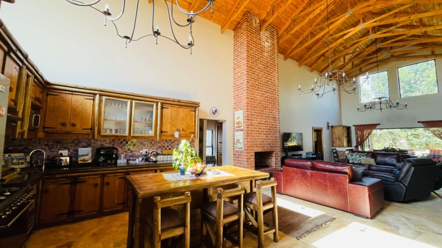 5 Bedroom Property for Sale in Rooihuiskraal Gauteng