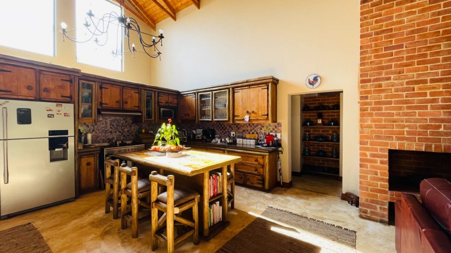 5 Bedroom Property for Sale in Rooihuiskraal Gauteng