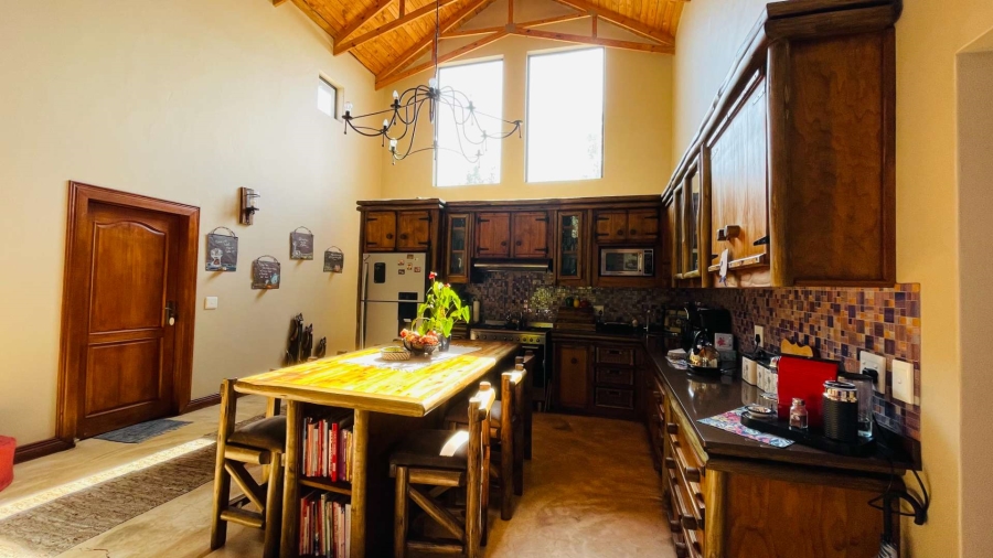 5 Bedroom Property for Sale in Rooihuiskraal Gauteng