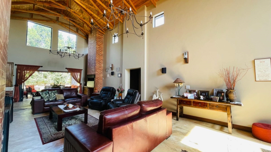 5 Bedroom Property for Sale in Rooihuiskraal Gauteng