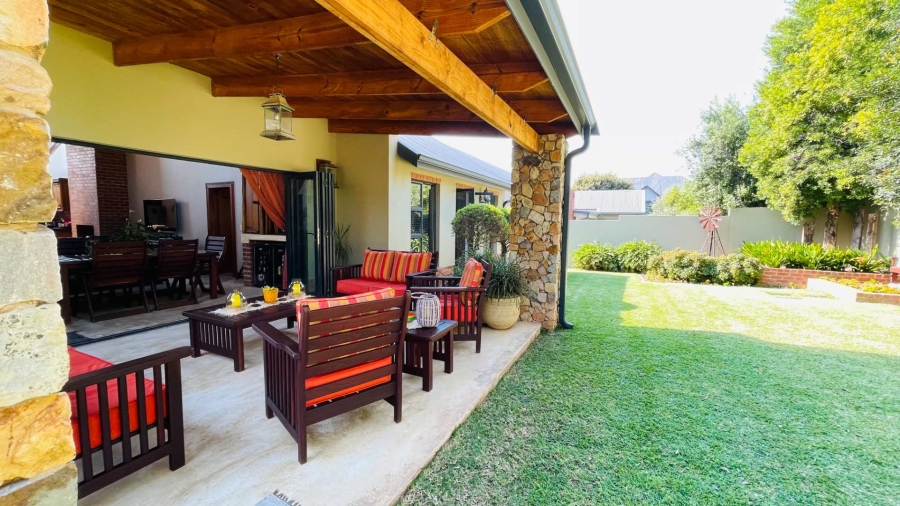 5 Bedroom Property for Sale in Rooihuiskraal Gauteng