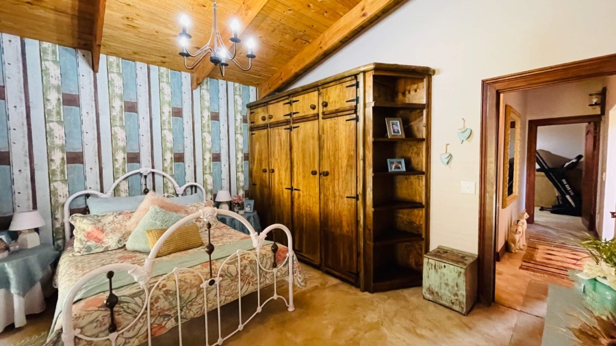 5 Bedroom Property for Sale in Rooihuiskraal Gauteng