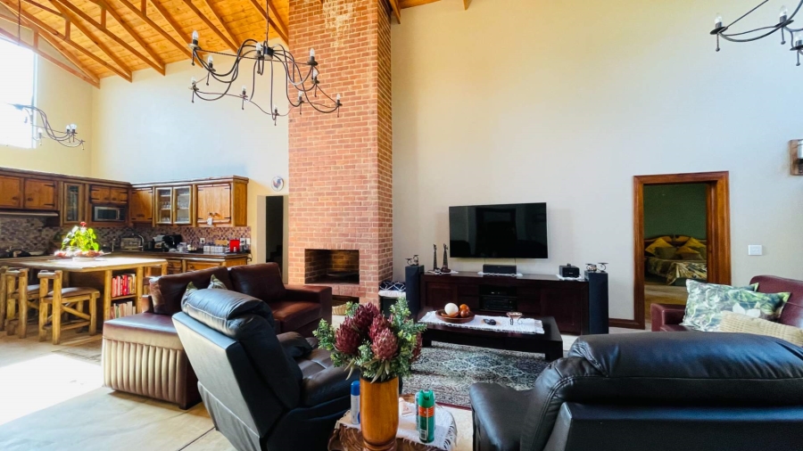 5 Bedroom Property for Sale in Rooihuiskraal Gauteng