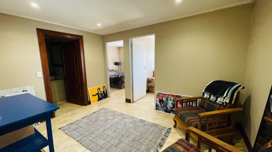 5 Bedroom Property for Sale in Rooihuiskraal Gauteng