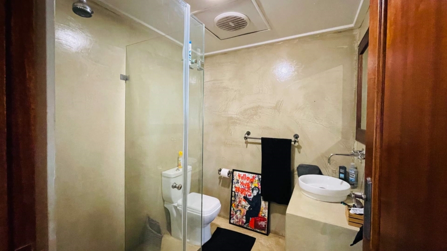 5 Bedroom Property for Sale in Rooihuiskraal Gauteng