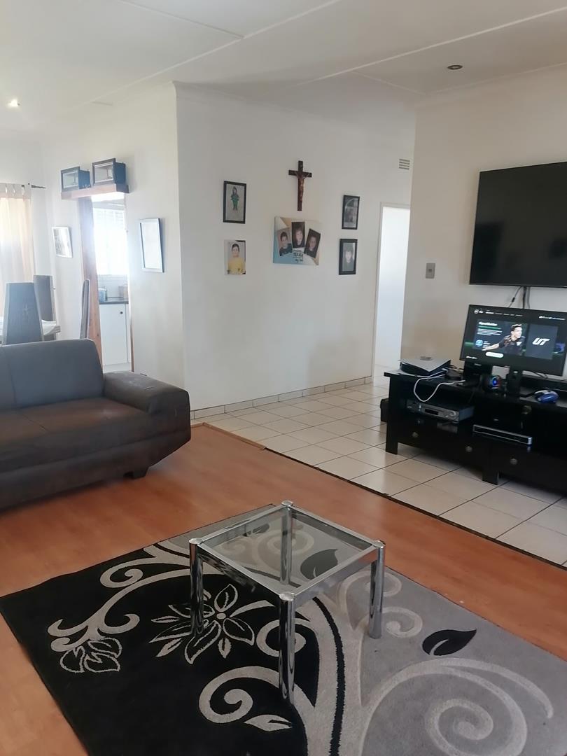 4 Bedroom Property for Sale in Brackenhurst Gauteng