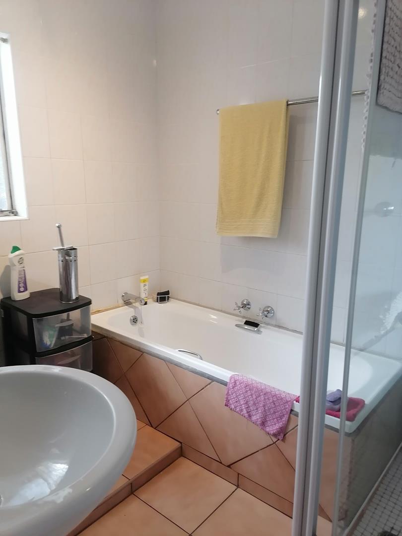 4 Bedroom Property for Sale in Brackenhurst Gauteng