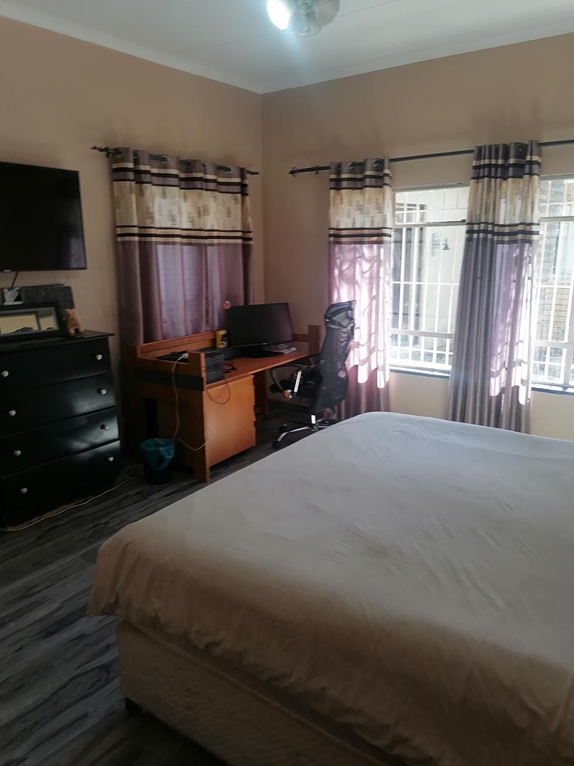4 Bedroom Property for Sale in Brackenhurst Gauteng