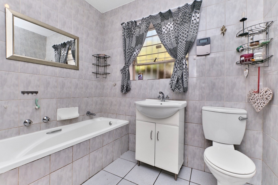 3 Bedroom Property for Sale in Bromhof Gauteng