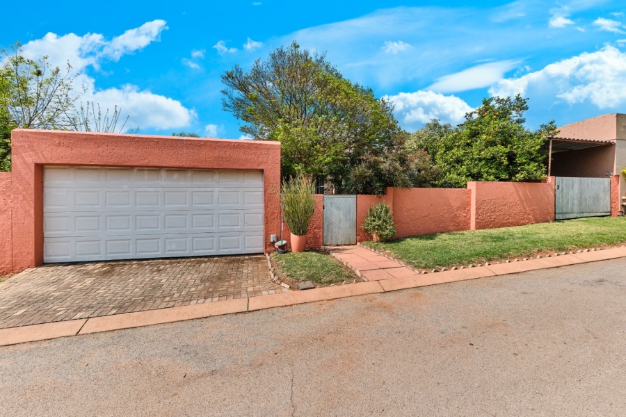 3 Bedroom Property for Sale in Bromhof Gauteng