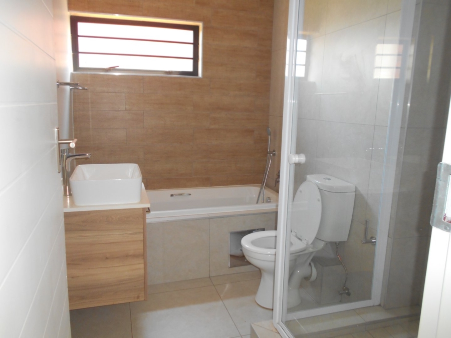 To Let 3 Bedroom Property for Rent in Glen Marais Gauteng