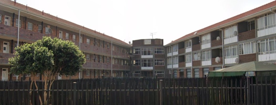 To Let 1 Bedroom Property for Rent in Rhodesfield Gauteng