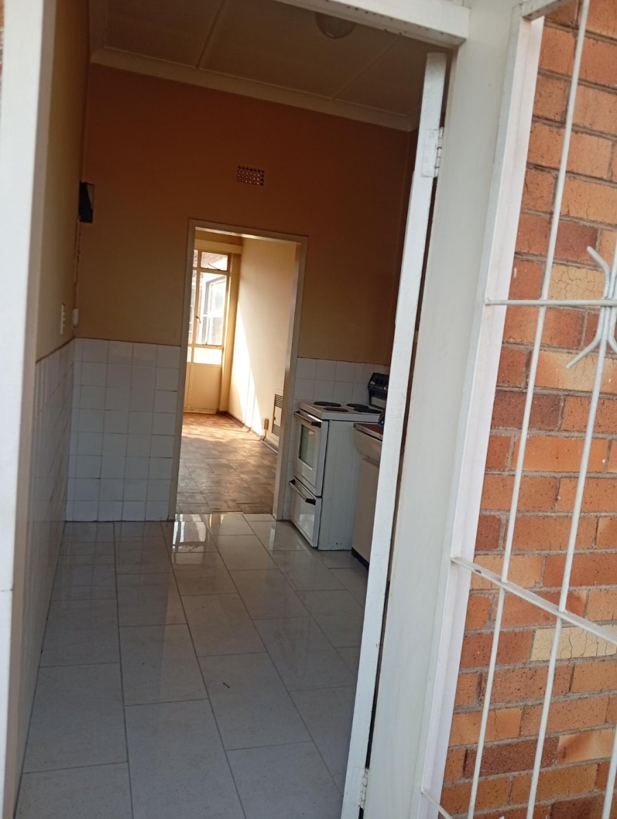 To Let 1 Bedroom Property for Rent in Rhodesfield Gauteng