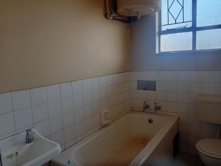 To Let 1 Bedroom Property for Rent in Rhodesfield Gauteng