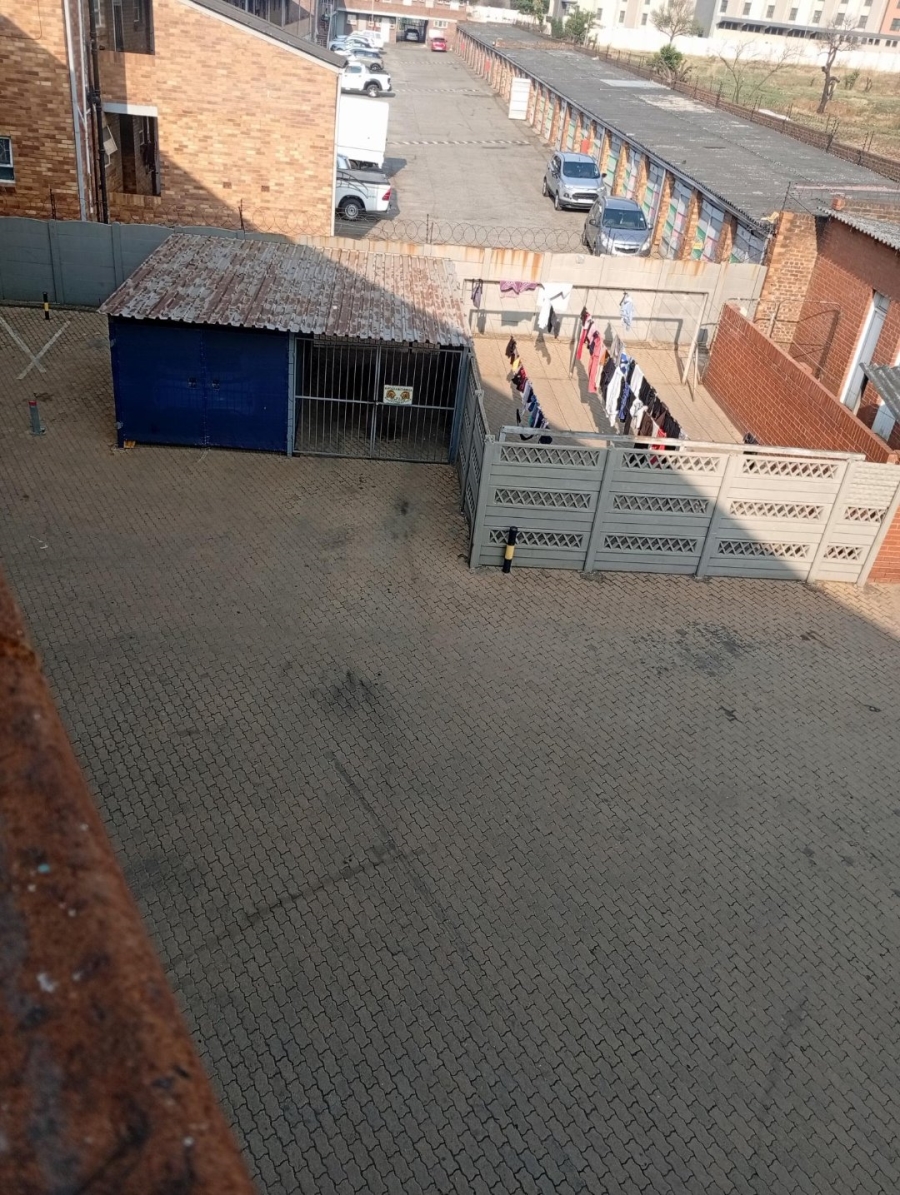 To Let 1 Bedroom Property for Rent in Rhodesfield Gauteng