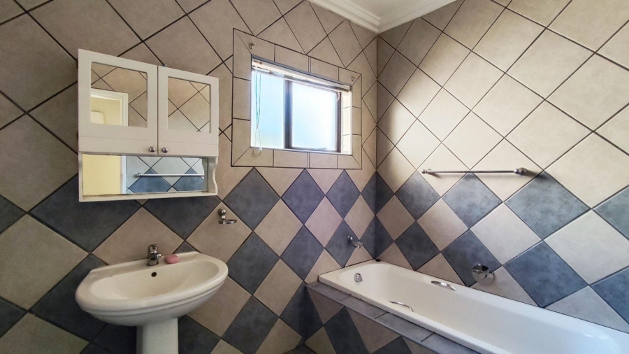 4 Bedroom Property for Sale in Farrarmere Gauteng