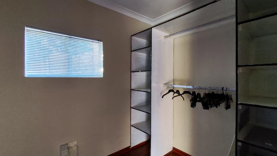 4 Bedroom Property for Sale in Farrarmere Gauteng