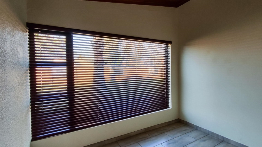4 Bedroom Property for Sale in Farrarmere Gauteng