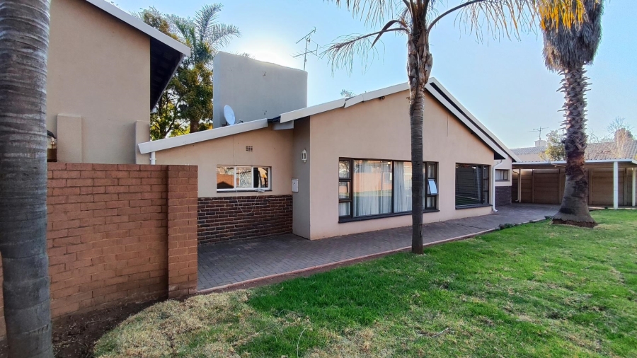4 Bedroom Property for Sale in Farrarmere Gauteng