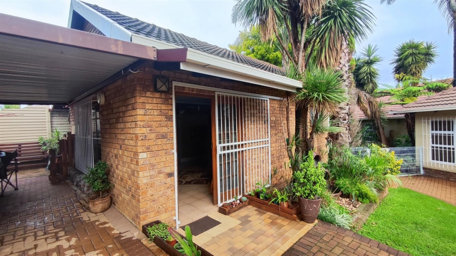 2 Bedroom Property for Sale in Van Riebeeck Park Gauteng