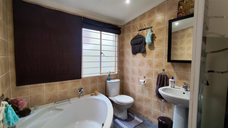 2 Bedroom Property for Sale in Van Riebeeck Park Gauteng