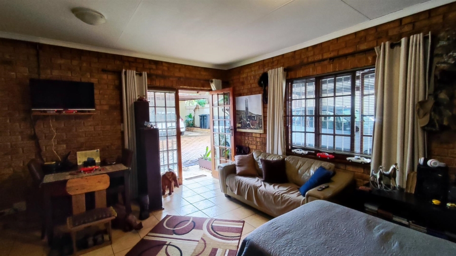 2 Bedroom Property for Sale in Van Riebeeck Park Gauteng