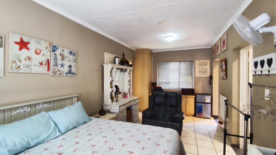 2 Bedroom Property for Sale in Van Riebeeck Park Gauteng