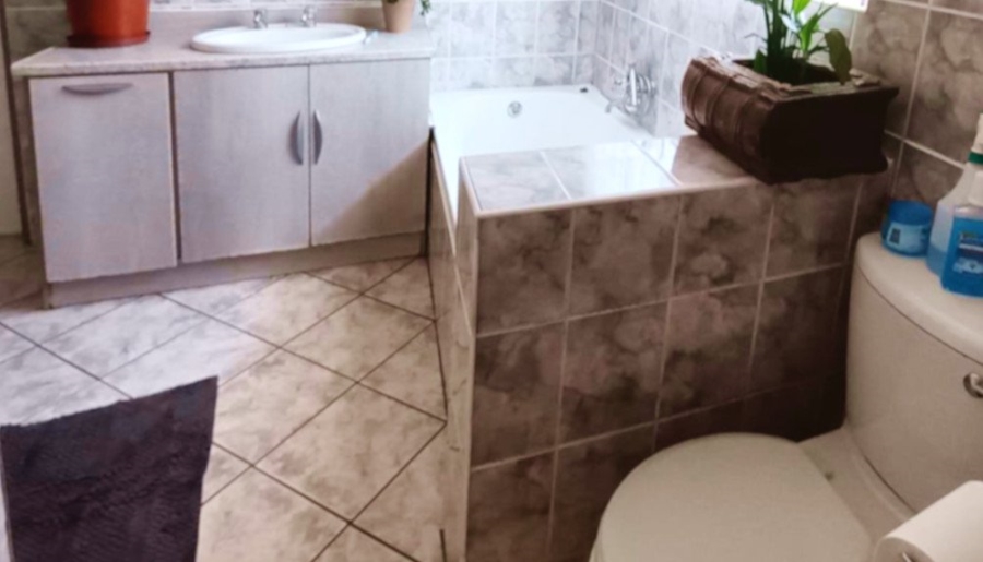 6 Bedroom Property for Sale in Riversdale Gauteng