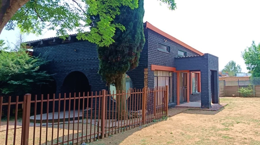 6 Bedroom Property for Sale in Riversdale Gauteng