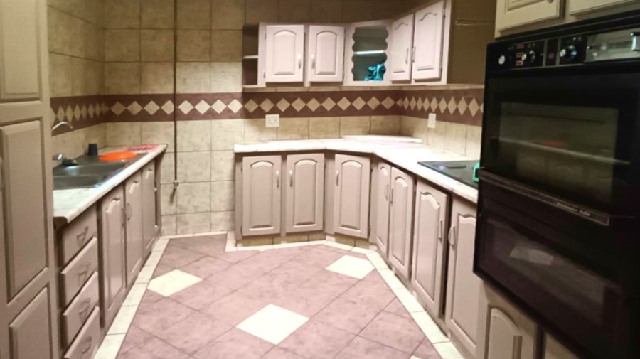 6 Bedroom Property for Sale in Riversdale Gauteng