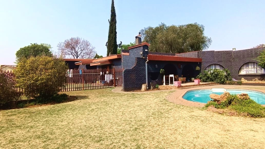 6 Bedroom Property for Sale in Riversdale Gauteng
