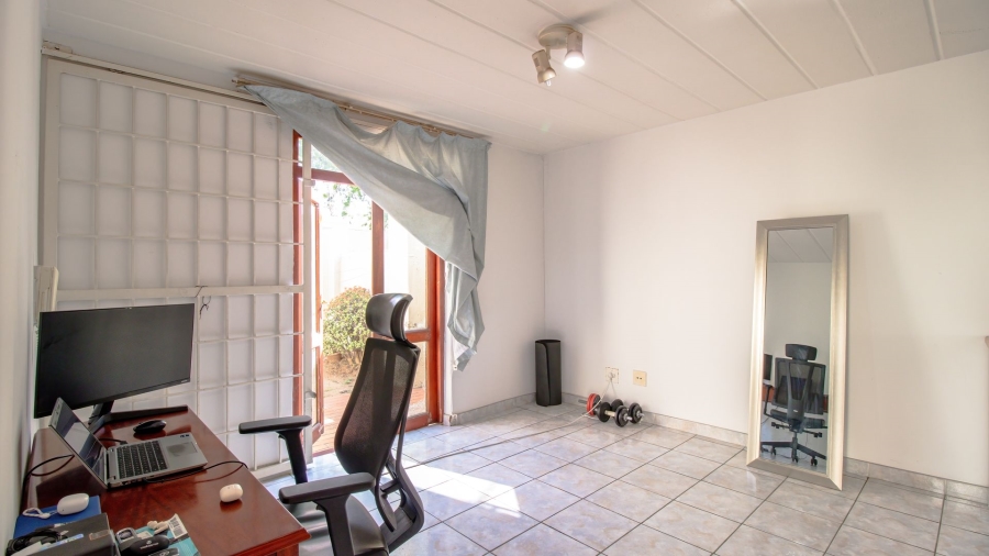 1 Bedroom Property for Sale in Kew Gauteng