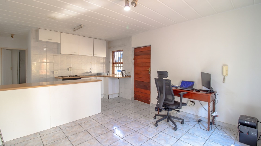 1 Bedroom Property for Sale in Kew Gauteng